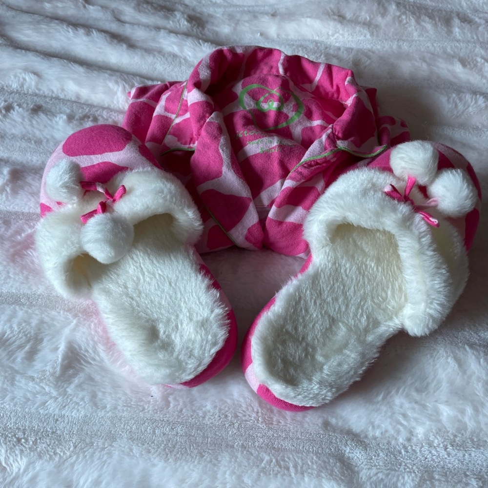 Victoria secret pink pj top and matching slippers - Picture 1 of 5